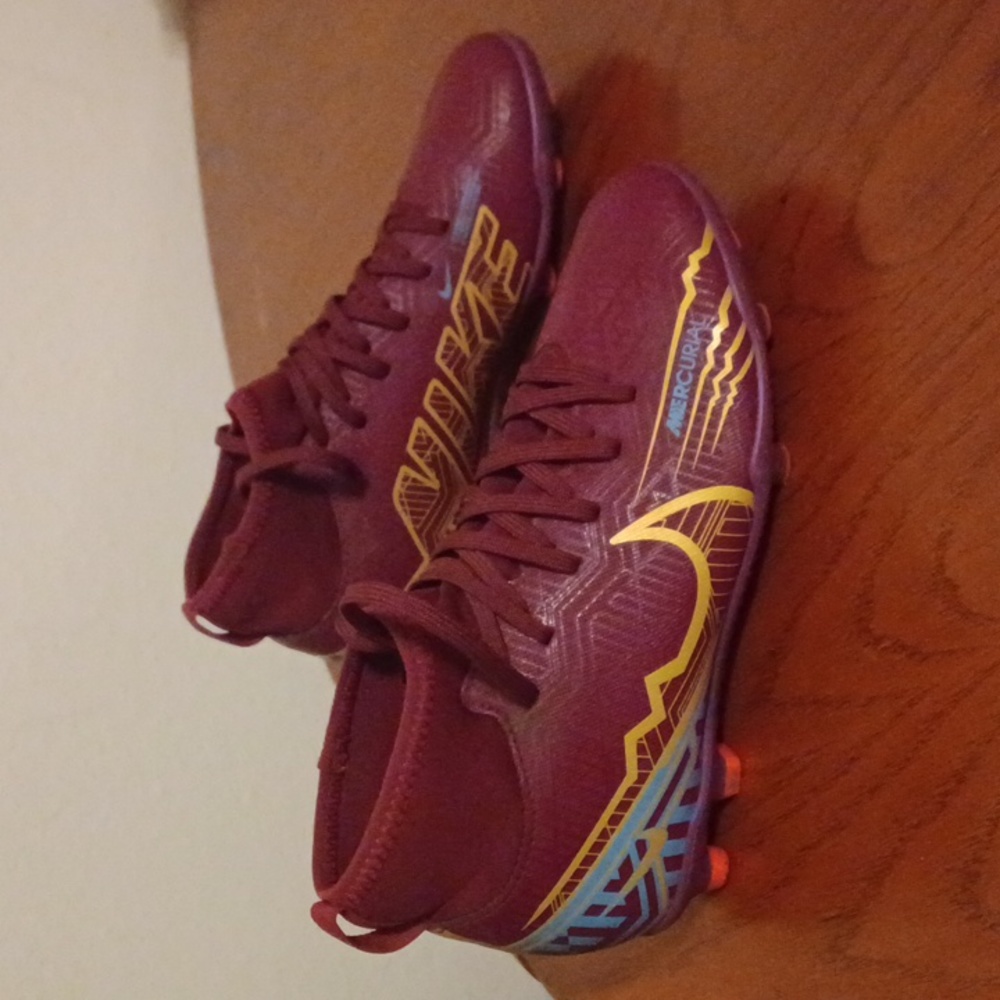 Nike Kids' Mercurial Superfly 9 Club KM FG Soccer Cleats Size 3Y